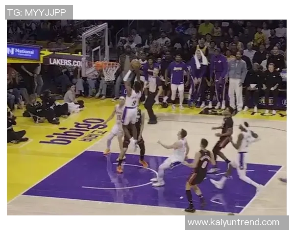 布朗尼坦言上场机会有限期待通过努力防守赢得更多信任与时间